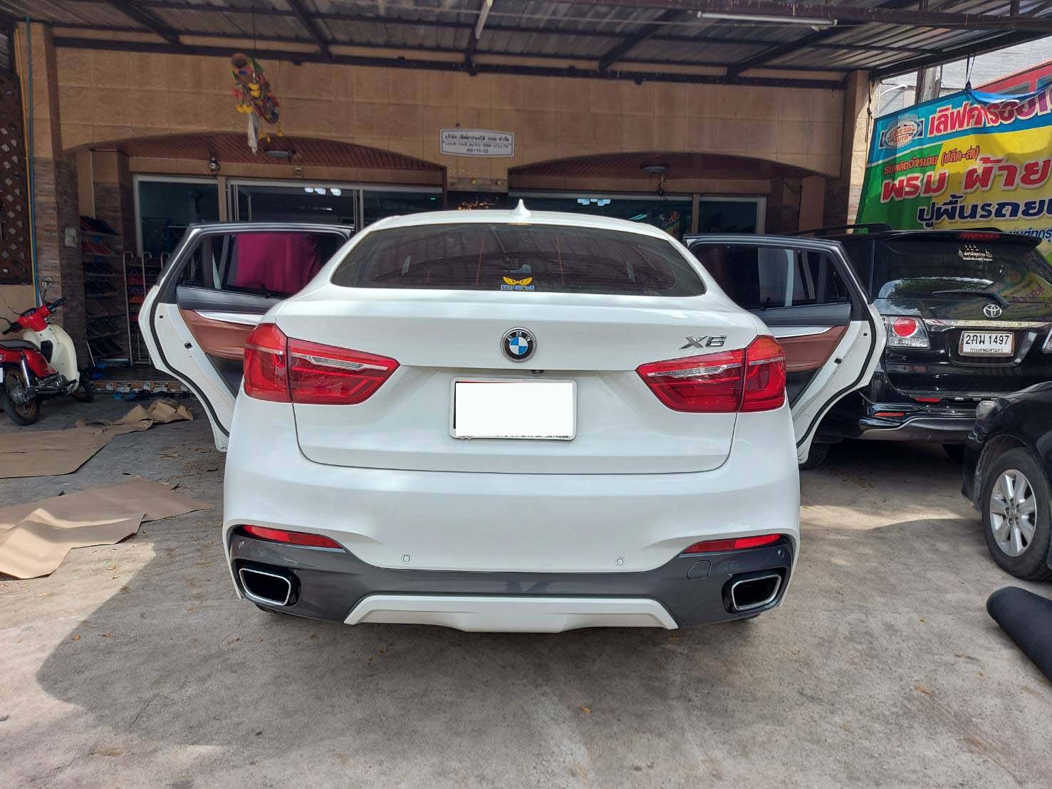 พรมรถยนต์ BMW X6 2021 ปูพรมหกดี สีแดงไวน์
