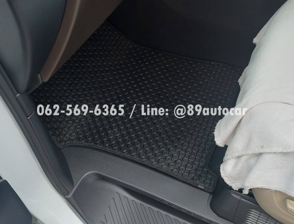 ผ้ายางปูพื้นรถยนต์ Toyota Alphard 40 ปี 2024 ปูพรมกระดุมสีดำขอบดำ