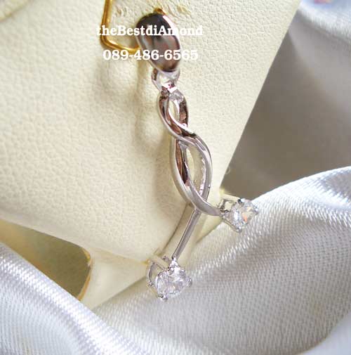 BP418RD+++จี้เพชร รูปเกลียวเพชร 2 เม็ด+++จี้เก๋ๆน่ารักๆ ดีไซน์เก๋มากๆ ออก Modern ใส่สวยกับทุกชุดเลยค่ะ