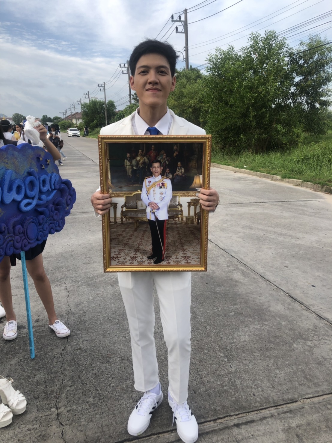 พร้อมเช่า ชุดสูทชาย สีขาว งานเนียบ (พร้อมเสื้อกั๊ก)