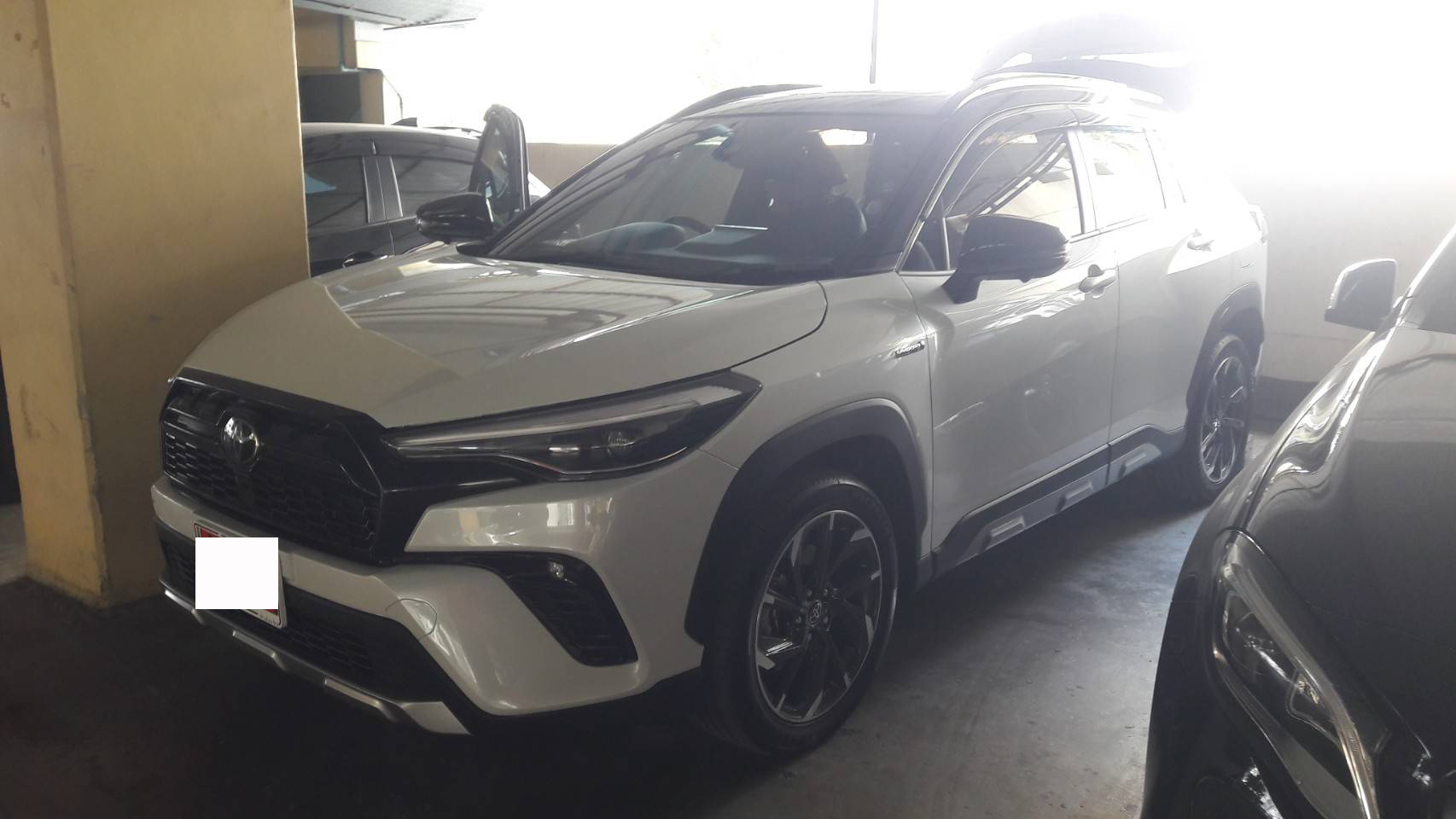 ตัดพรม Toyota Cross GRsport ปูพรมหกดี สีกาแฟ ลายเคฟล่า เต็มคัน