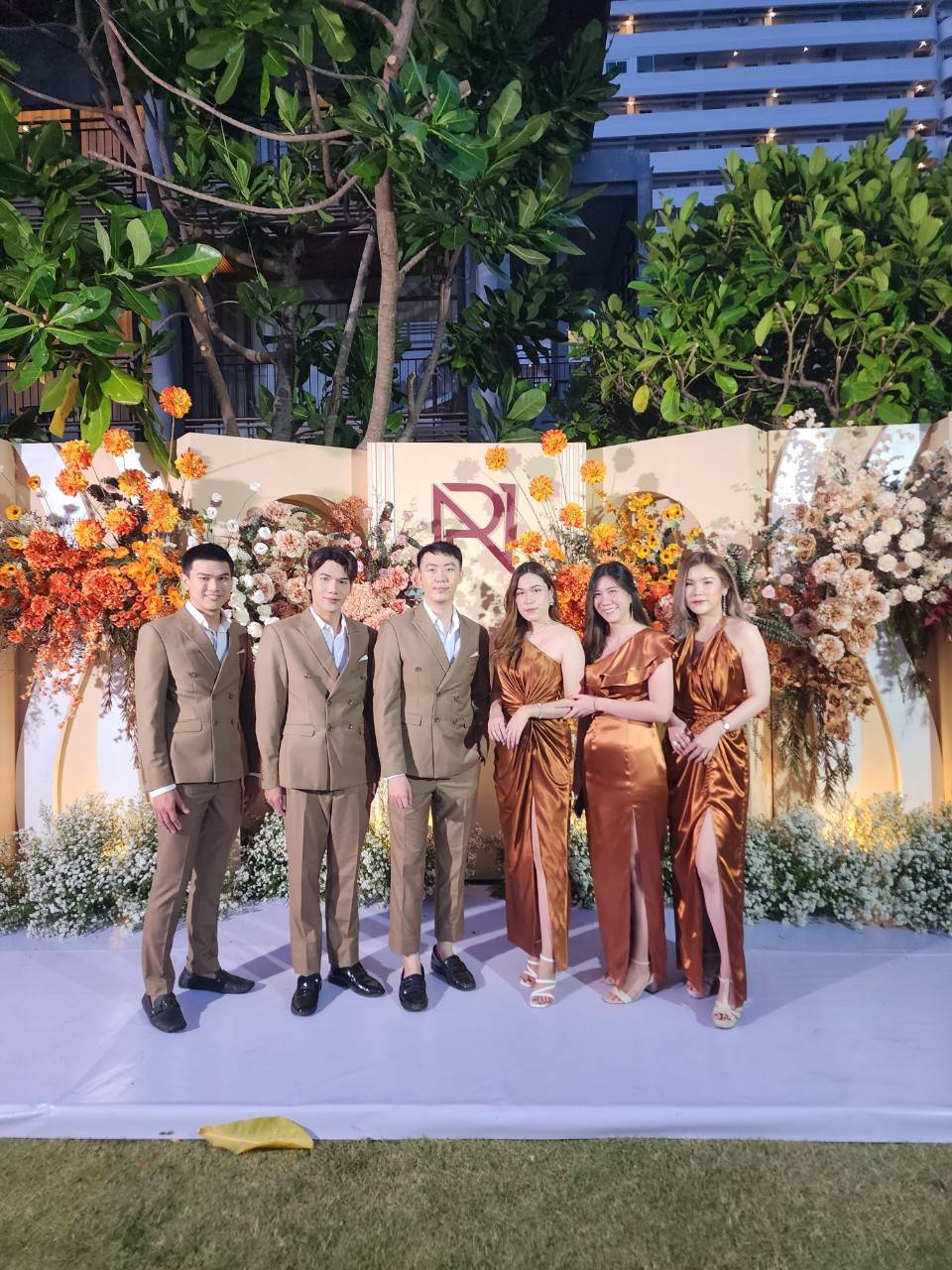 พร้อมเช่า ชุดสูทชาย สูทสีน้ำตาล Coffee Brown กระดุม 2 แถว Double-breasted Suit