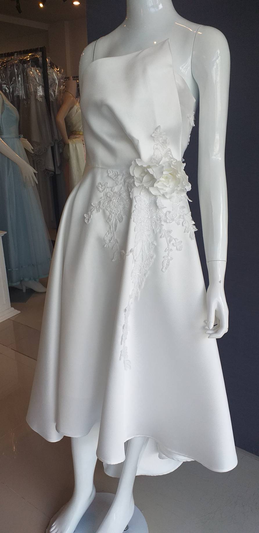 พร้อมเช่า ชุดแต่งงาน มินิมอล ชุดหมั้น เกาะอก หน้าสั้นหลังยาว