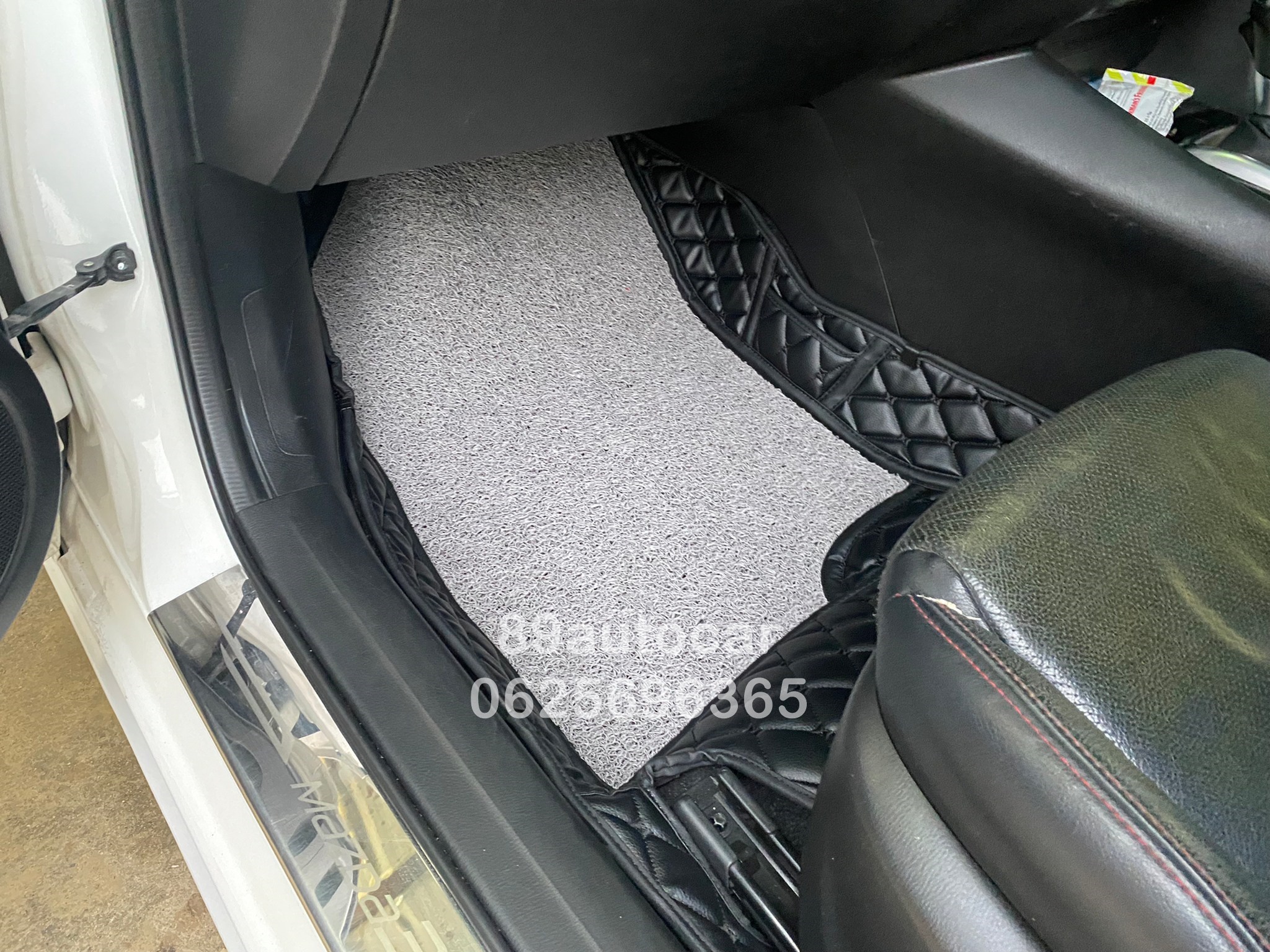 Mazda 3 2016 ปูพรม8D สีดำล้วนเย็บติดไวนิลเทา เข้ารูป