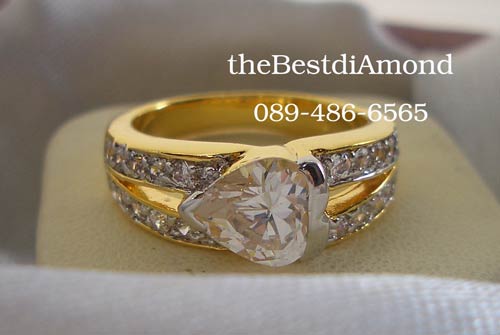 BR523+++แหวน Middle of love+++แหวนเพชรรูปหัวใจ วางแบบขวาง ประกบด้วยเพชรแถว 2 แถว ดูทันสมัยมากๆ เพชรเล่นไฟวิ๊งๆมากเลยค่ะ