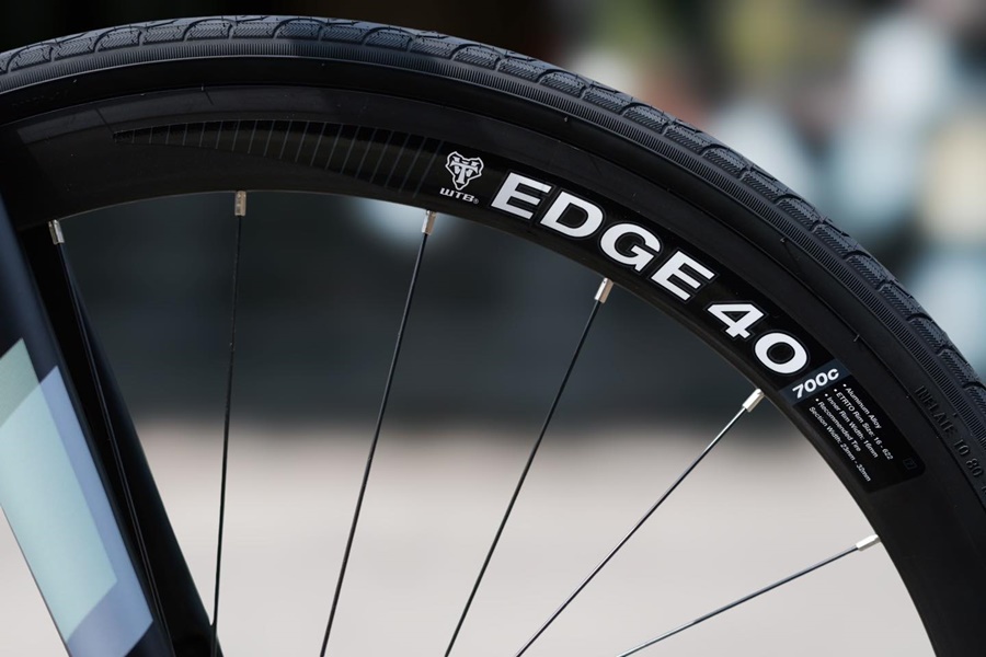 จักรยานเสือหมอบ JAVA AURIGA ชุดขับ L-TWOO-R5 18speeds เฟรมอลูมิเนียม ซ่อนสาย ลบรอยเชื่อม แฮนด์อลูมิเนียม lntegrated 700c มีสินค้า 𝐒𝐢𝐳𝐞 𝟒𝟖