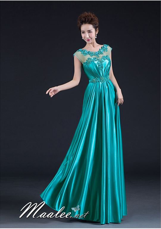 พร้อมเช่า ชุดราตรียาว แขนกุด สีเขียวน้ำทะเล เนื้อผ้ามันใส่สบาย แต่งมุกปักเลื่อมสวยหรูทั้งอกและเอว