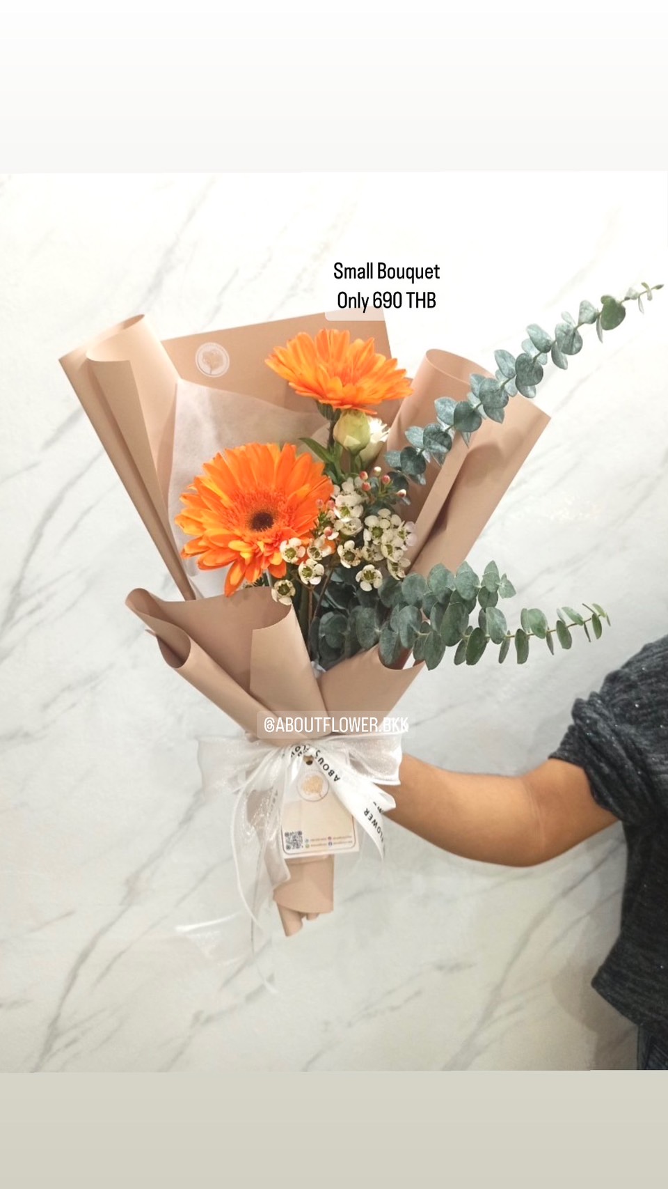 Small Bouquet ช่อดอกไม้ โทนส้ม พร้อมตกแต่ง สามารถเปลี่ยนสีได้