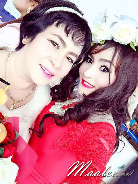 พร้อมส่ง ชุดราตรีสั้น แบบไหล่ปาด แขนยาว ผ้าซาติน แต่งลูกไม้สวยหรู สีแดง (เชือกผูกหลัง)