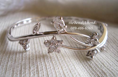 BB030RD+กำไล cute style(3 flowers+กำไลน่ารักๆ รูปดอกใม้ 3 ดอกงานอ่อนช้อยมาก งานน่ารักสุดๆ แบบเหมือนของจริง เพชรแวววาว ใส่ติดข้อมือได้ ไม่เวอร์เกินไป