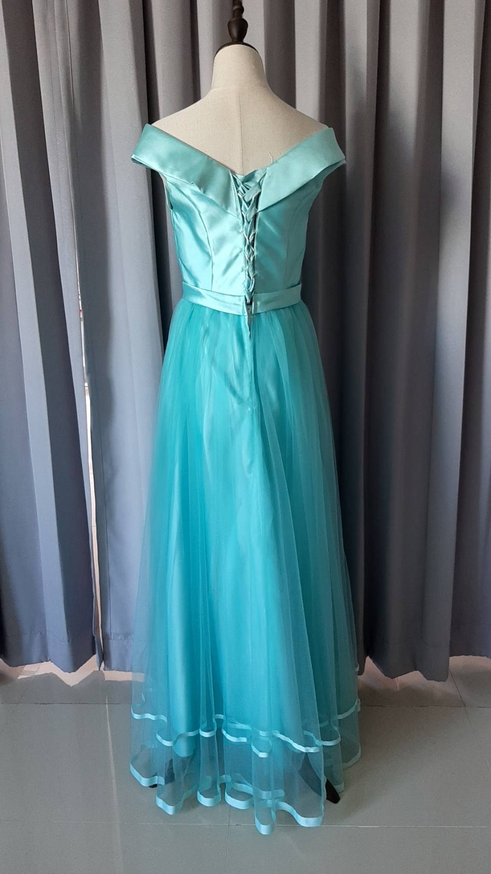 พร้อมเช่า ชุดราตรียาว ชุดเพื่อนเจ้าสาว แบบ B ปาดไหล่ แต่งโบว์ช่วงเอว (เชือกผูกหลัง)