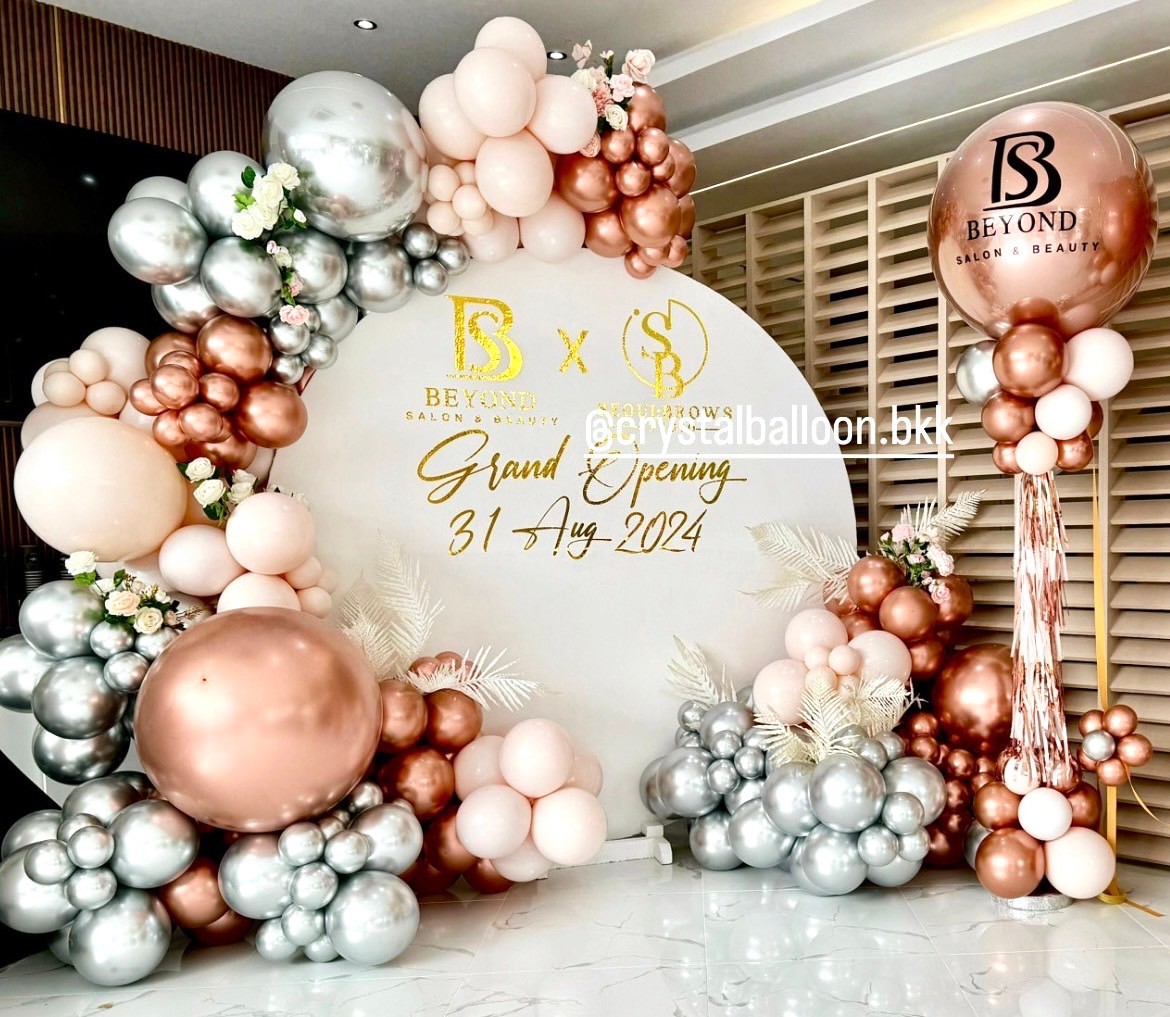 Organic Backdrop ฉากกลม ขนาด 2x2 เมตร Theme เงิน-โรสโกลด์โครเมี่ยม พร้อม เสาลูกโป่ง เปิดงาน ลูกโป่งยาง 36" 1 เสา พร้อมตกแต่ง สามารถเปลี่ยนสีลูกโป่ง/เปลี่ยนข้อความ/เปลี่ยนฟอยล์ตกแต่งได้