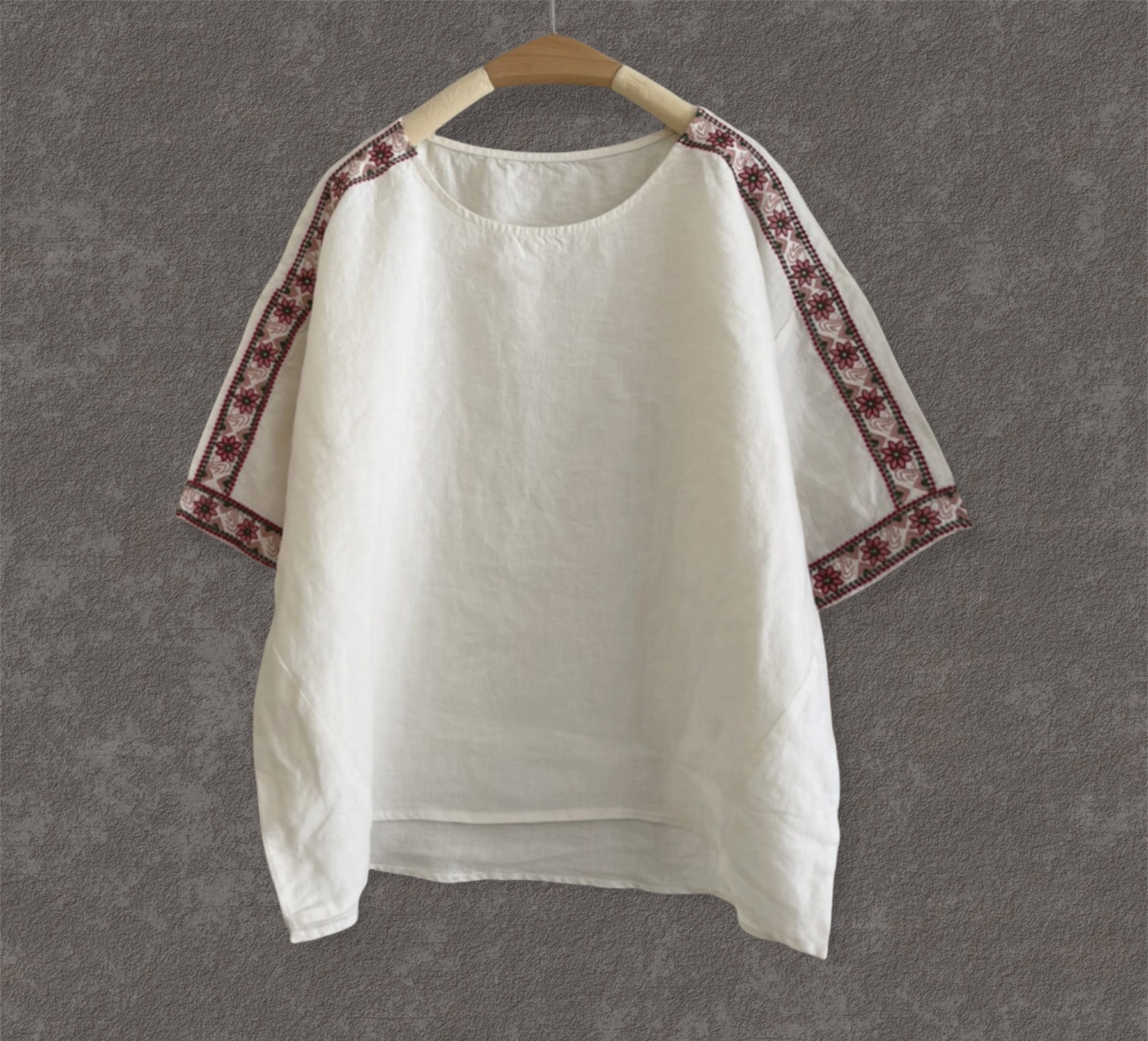 เสื้อผ้าลินินลายปัก