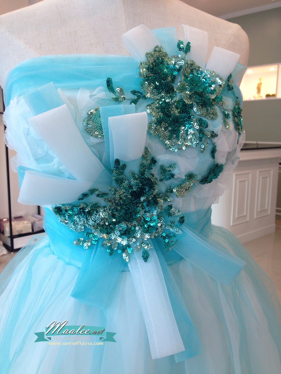 พร้อมเช่า ชุดแฟนซี เช่า 500 ชุดราตรีสั้น เกาะอก สีฟ้า ช่วงอกแต่งดอกเก๋มาก น่ารักฟรุ้งฟริ้ง