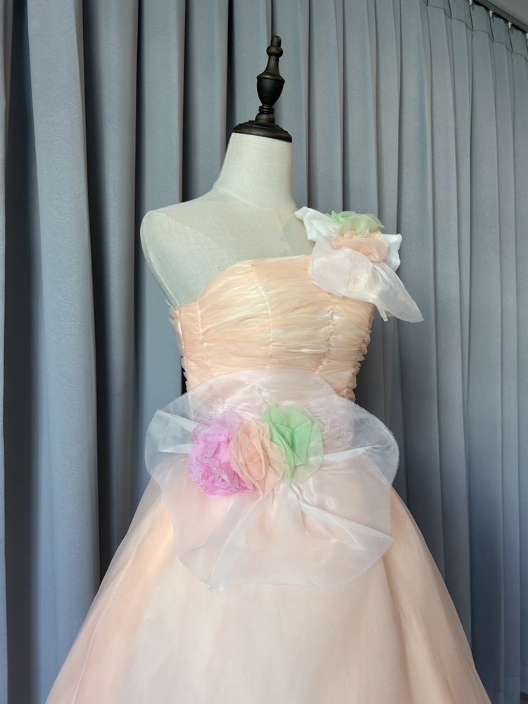 พร้อมเช่า ชุดแฟนซี ชุดราตรียาว ไหล่เฉียง สีชมพูอมส้ม Pastel สวยหวาน กระโปรงผ้าแก้วน่ารักมาก