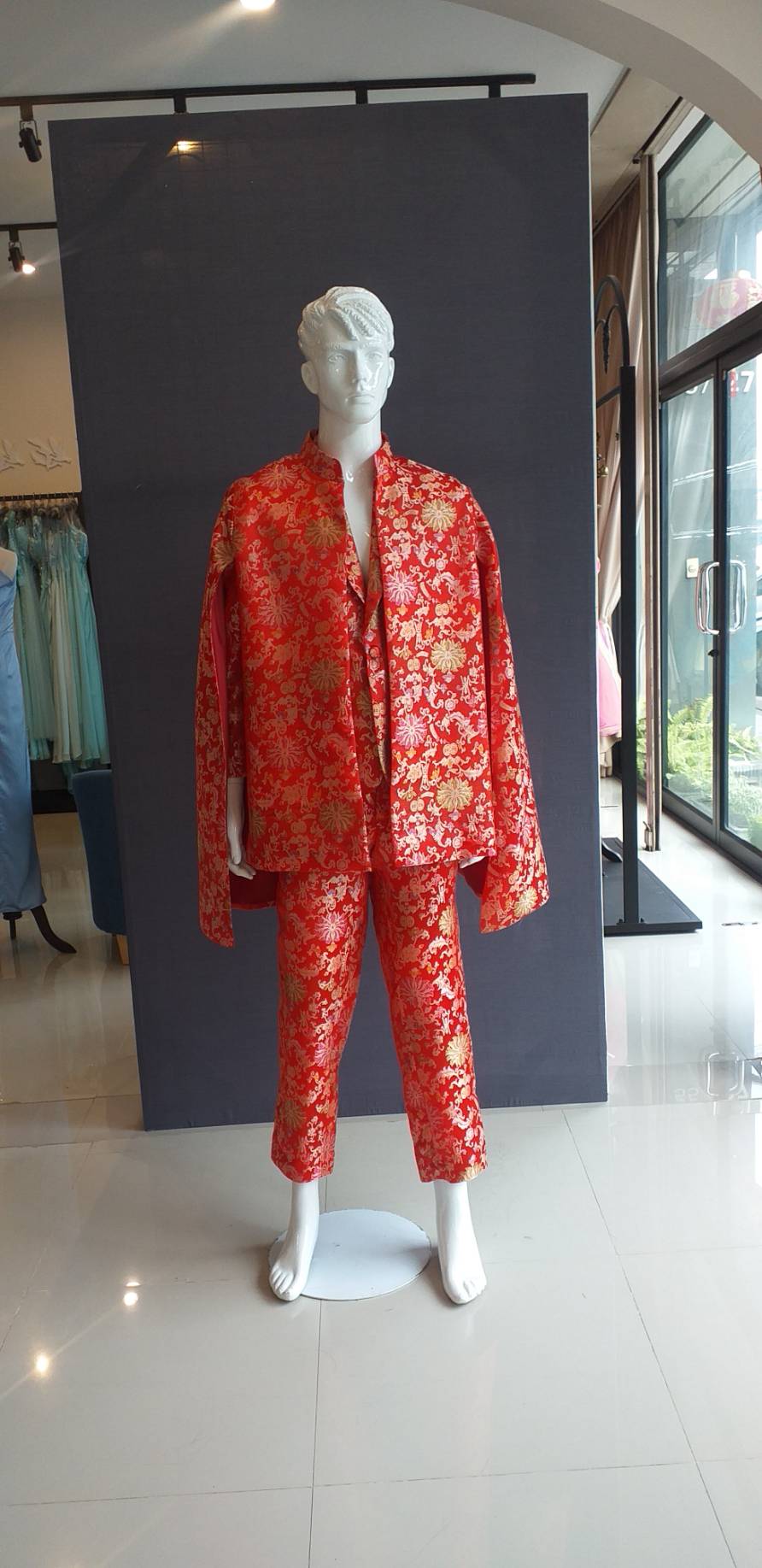 สูทตัดซื้อ สูทจีนชาย สีแดงลาย พร้อมผ้าคลุม