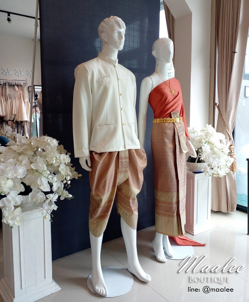 เช่า ชุดไทย ชุดเพื่อนเจ้าสาว ชุดไทยผ้าถุงสีเทาส้มทอง สไบสีส้มอิฐ