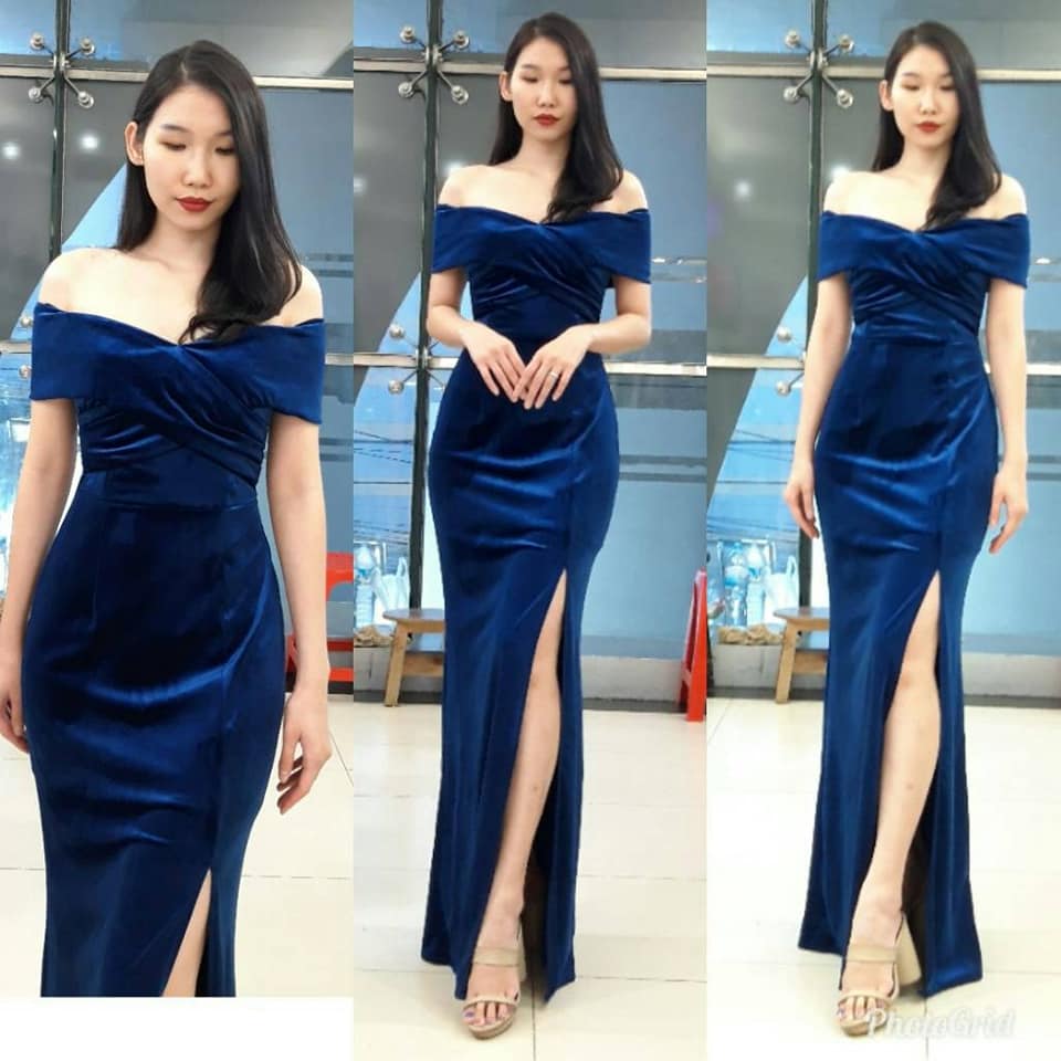 พร้อมเช่า ชุดเดรสยาว ราตรียาว เดรสไปล่ปาด ผ้ากำมะหยี่ แหวกหน้าขา สีน้ำเงิน