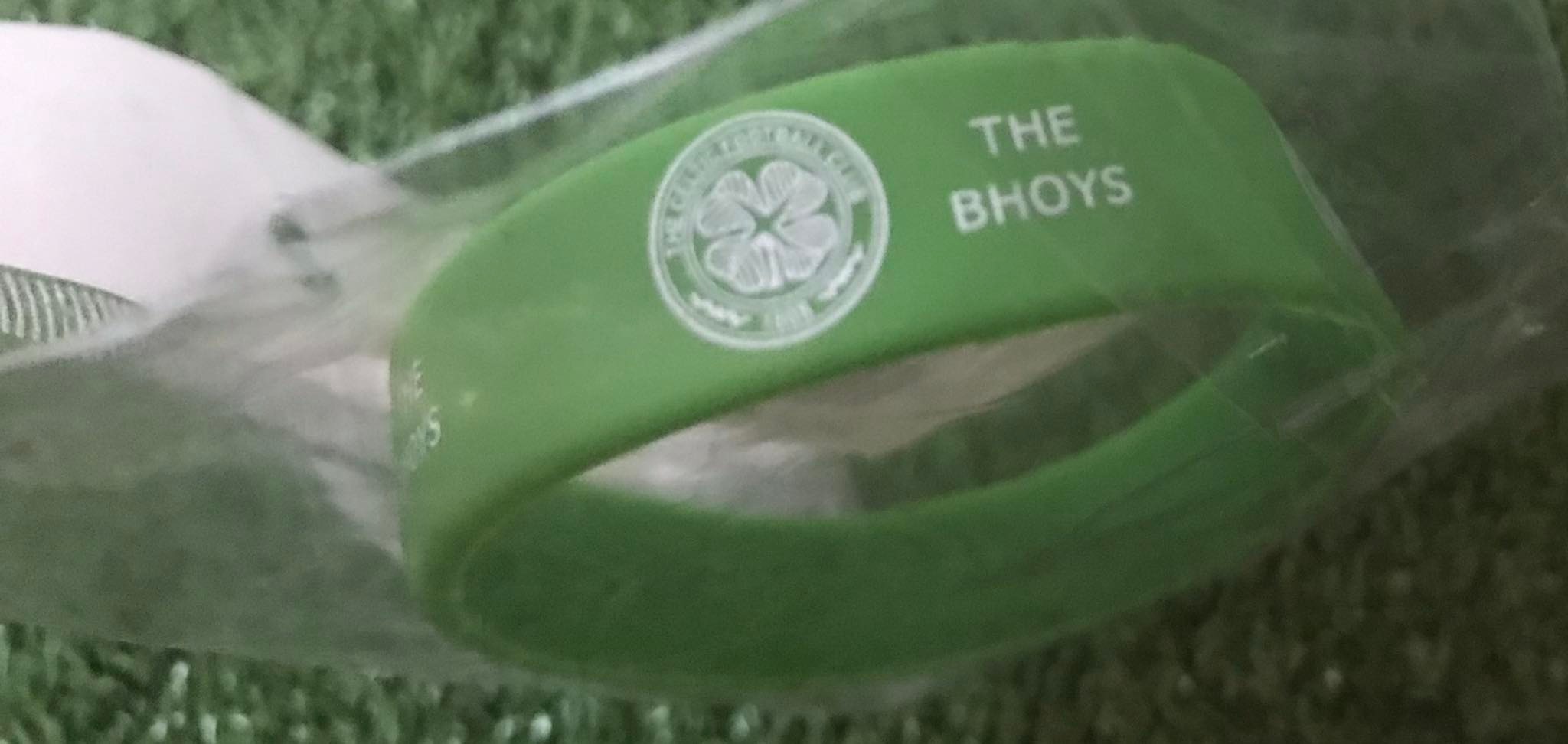 สายรัดข้อมือซิลิโคน ฟุตบอล สโมสรเซลติก - ตราสโมสร CFC & The BHOYS ใหม่ / CELTIC Football Club Silicone Wristband - ตราสโมสร CFC & The BHOYS NEW
