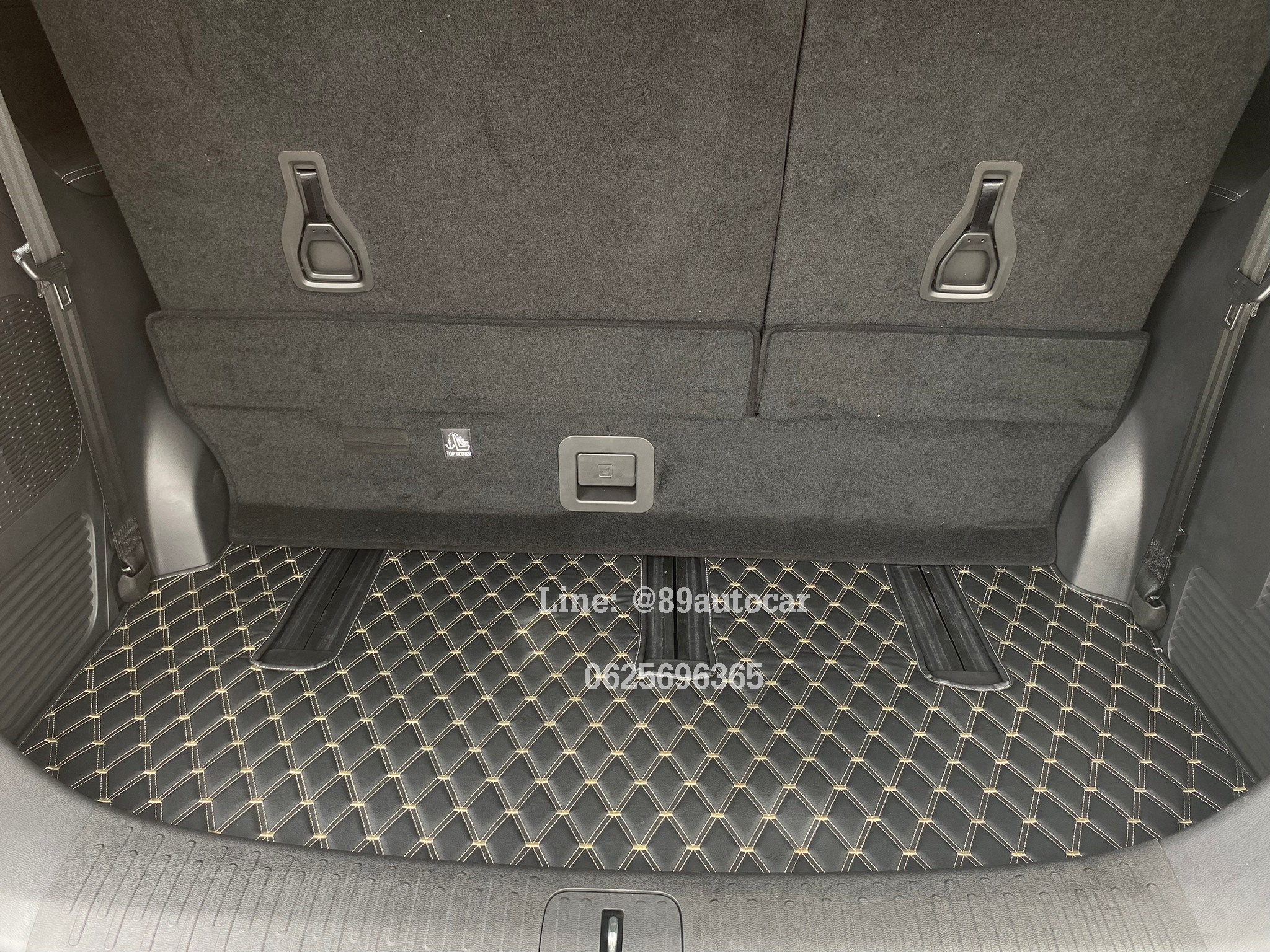 พรมปูพื้นรถตู้ Mg Maxus 9 2023 ปูพรมvvip สีดำด้ายทอง + คู่หน้าไวนิลดักฝุ่นสีเทา
