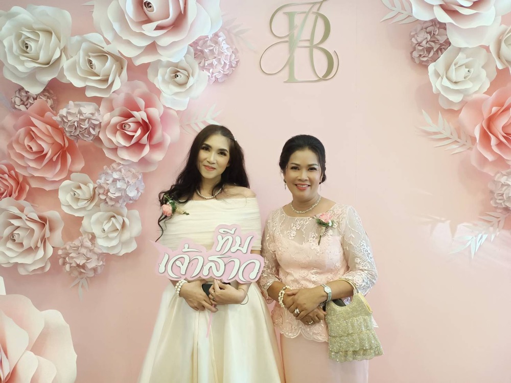 พร้อมเช่า ชุดราตรียาว แบบไหล่ปาด สไตล์วินเทจผ้าไหมดัชเชส กระโปรงทรงA แต่งโบว์2ชั้น ช่วงเอว สีครีม Champagne (เชือกผูกหลัง)