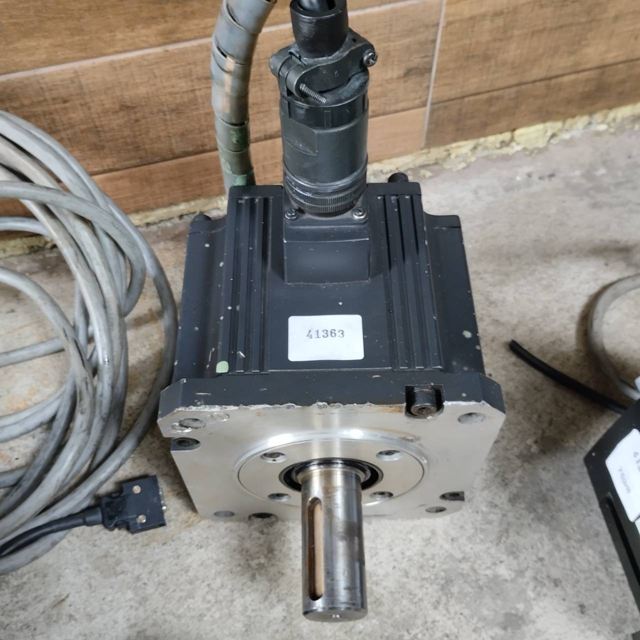 HC-SFS201 SERVO MOTOR " MITSUBISHI "