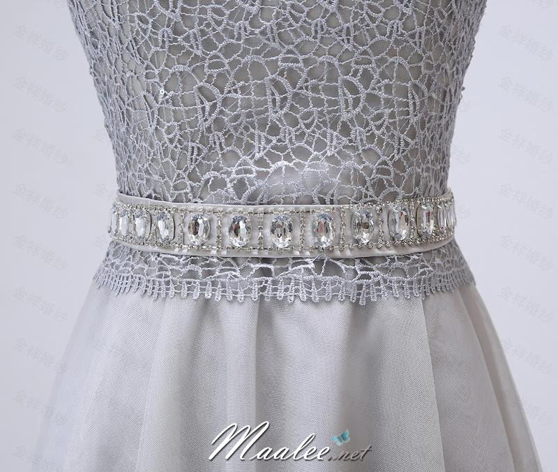 พร้อมเช่า ชุดราตรีสั้น แขนกุด แต่งลูกไม้ เอวคาดเพชรหรู กรโปรงตาข่าย ด้านหลังซีทรูแนวเซ็กซี่ สีเทา