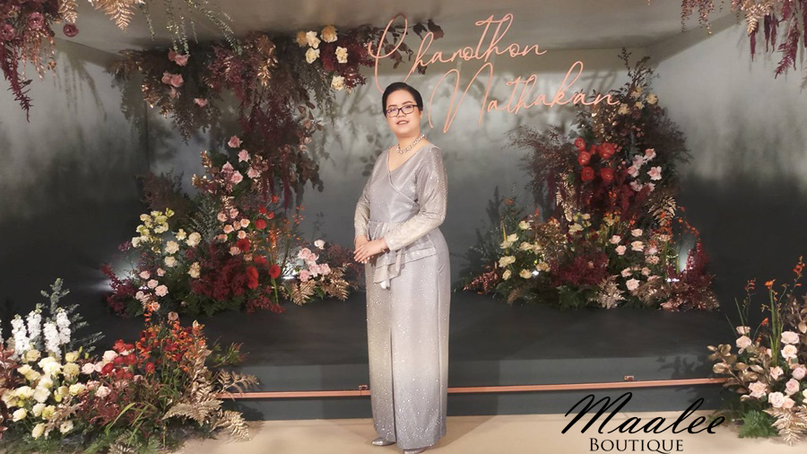 พร้อมเช่า ชุดราตรียาว แขนยาว ผ้า Glitter ไล่โทนสี เทาเงิน plus size