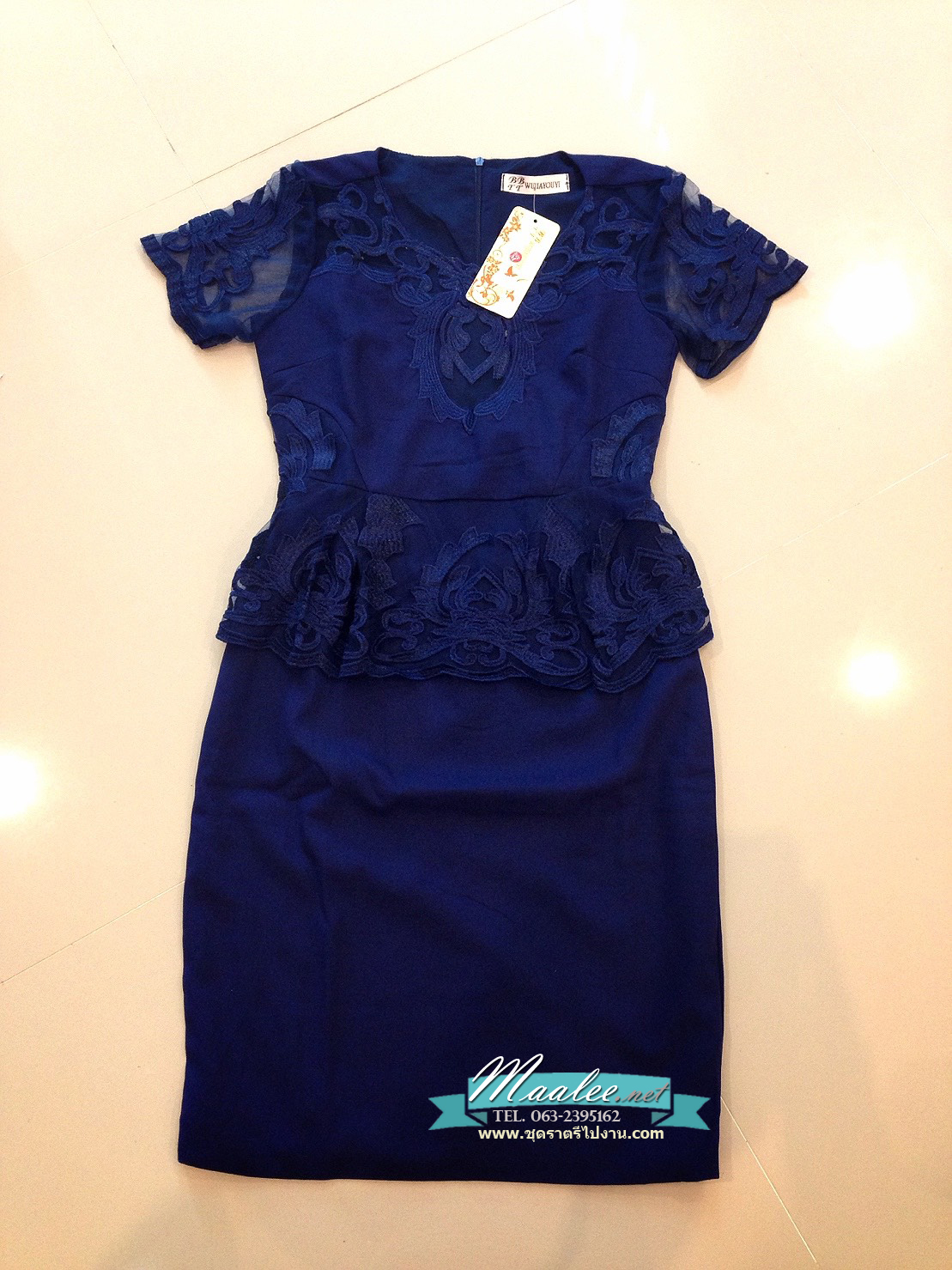 พร้อมส่ง ชุดเดรส/ชุดออกงาน แขนสั้น สีน้ำเงิน ผ้าโพลีเอสเตอร์ ตัดเย็บละเอียด จับจีบช่วงเอวช่วยพรางหน้าท้อง (ซิปหลัง) ** เหลือเฉพาะไซส์ M** ชุดมีตำหนิเล็กน้อย ดูภาพได้ด้านล่าง