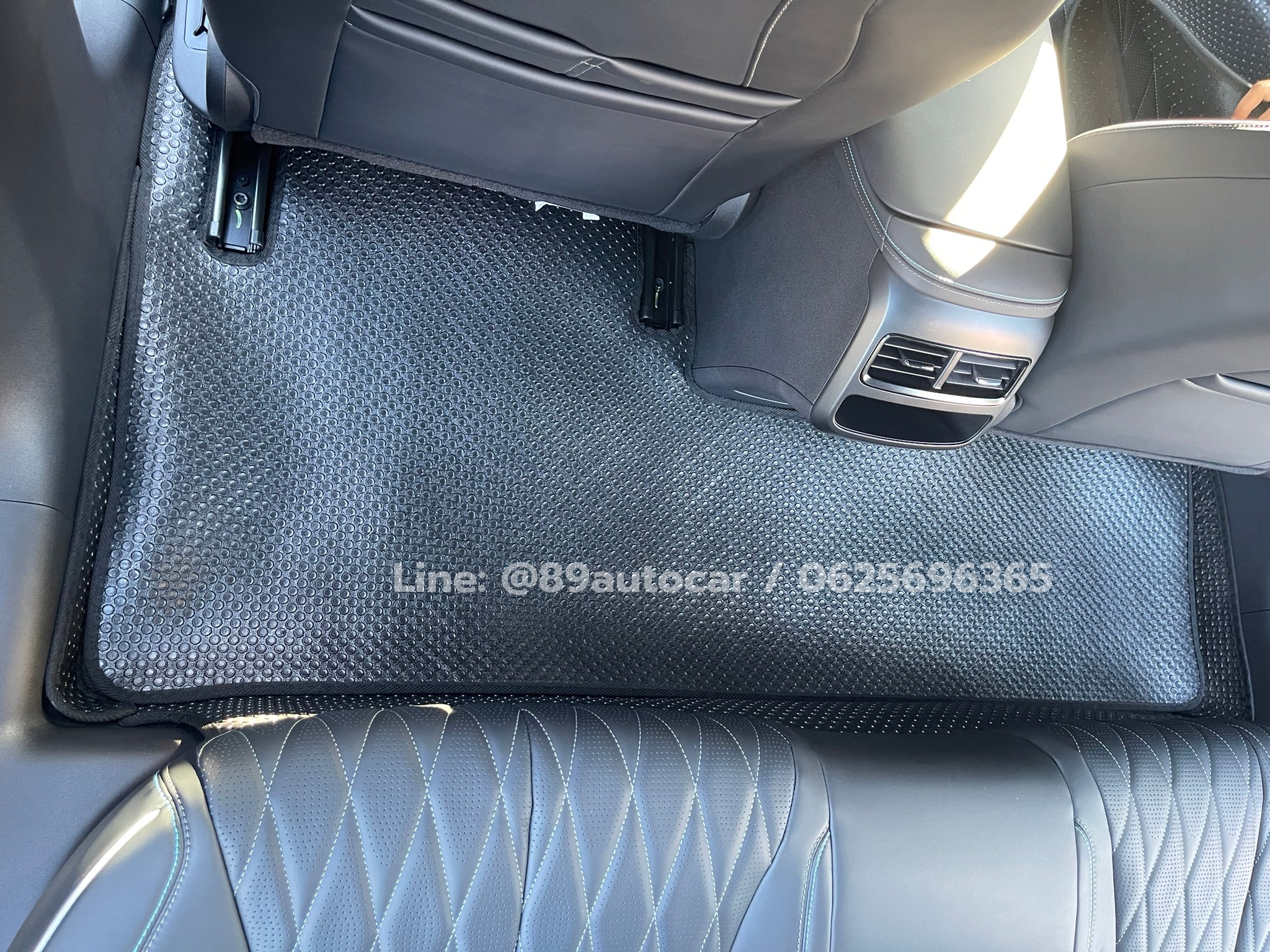 ผ้ายางปูพื้นรถยนต์ BYD Seal กระดุมเล็ก PVC สีดำขอบดำ