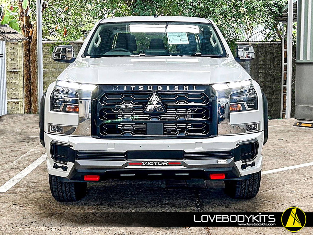 ชุดแต่ง VICTOR :TRITON 2023 ตัวสูง