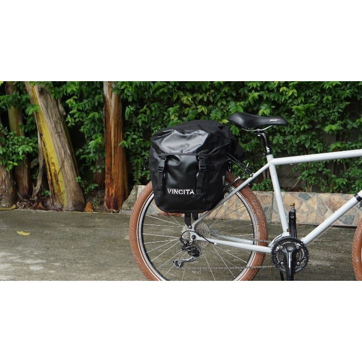 Vincita B060WP-AR กระเป๋าแพนเนียร์กันน้ํา 100% ใบใหญ่ แบบมีฝาครอบ คลิปปลดเร็ว Klickfix มีสายสะพาย ราคาต่อคู่ (2ใบ)