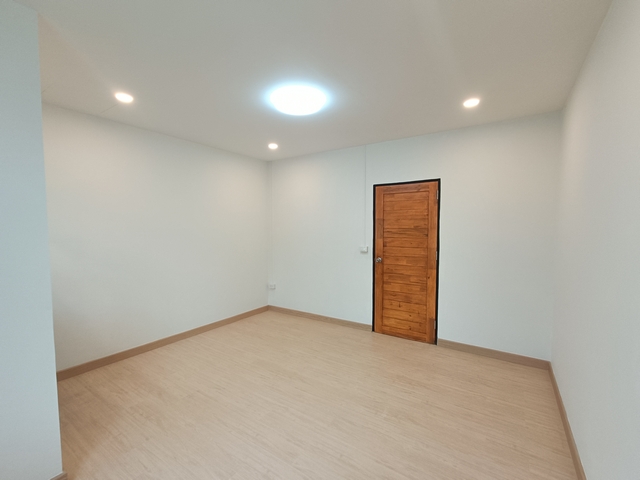 ขายทาวน์เฮ้าส์หมู่บ้านปัฐวิกรณ์ รามอินทรา 44 รีโนเวทใหม่ 2 ห้องนอน 2 ห้องน้ำ พร้อมอยู่ ฟรีโอน