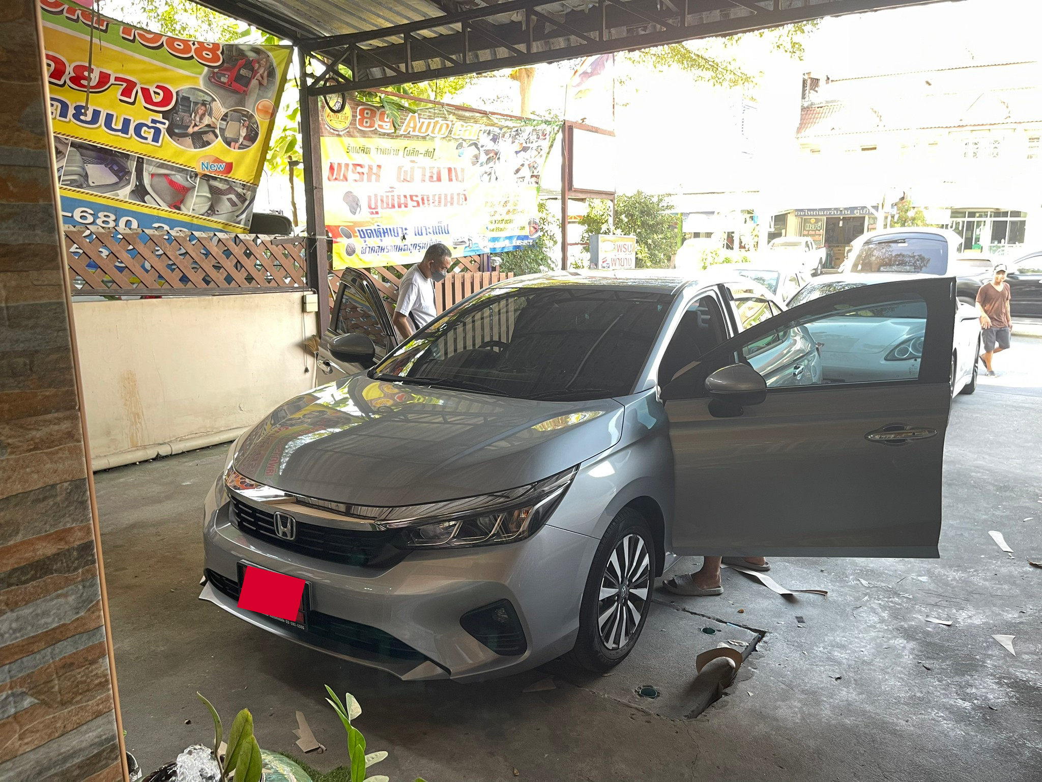 ผ้ายางปูพื้นรถยนต์ Honda City 2023 EHEV กระดุมเล็ก PVC สีดำขอบดำ เต็มคัน