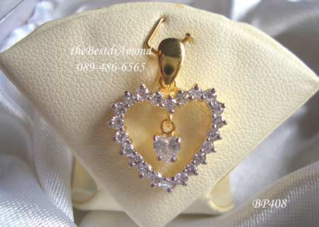 BP408+++จี้ In My Heart +++จี้สุดหรู น่ารักมากๆๆ ใช้เพชรรอบเลยค่ะ ตรงกลางทำเก๋ด้วยเพชรหัวใจห้อยอยู่ในกรอบหัวใจอีกที น่ารักสุดๆๆ ใส่แล้วระยิบระยับ