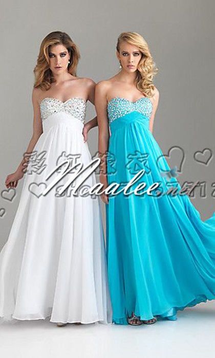 พร้อมเช่า ชุดราตรียาว เกาะอก ปักเลื่อม สีม่วง กระโปรงอัดพลีตพลิ้วสวย (แบบนี้มีหลายสี)