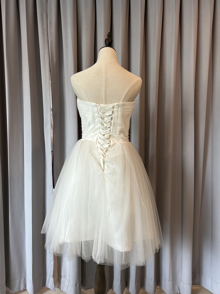 พร้อมเช่า ชุดแฟนซี ชุดราตรีสั้นเกาะอก สีขาว (เชือกผูกหลัง)