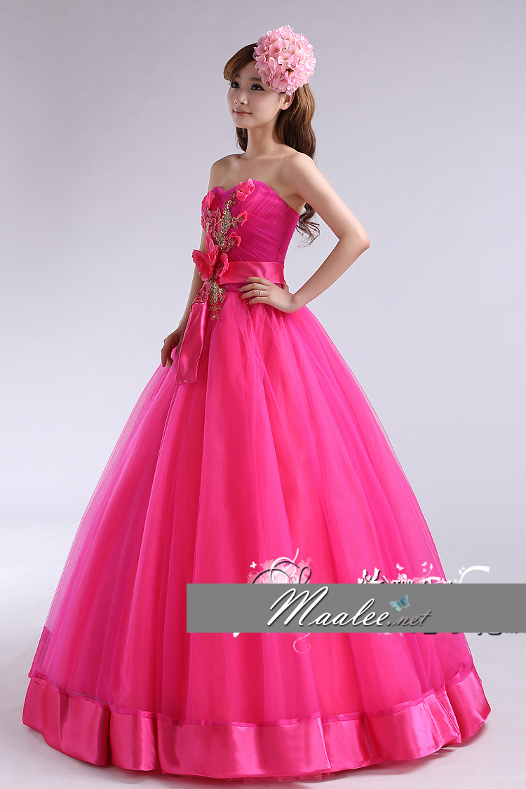 พร้อมเช่า ชุดแฟนซี ชุดราตรี เกาะอก สีชมพู Hot pink แต่งช่อดอกไม้ช่วงหน้าอก