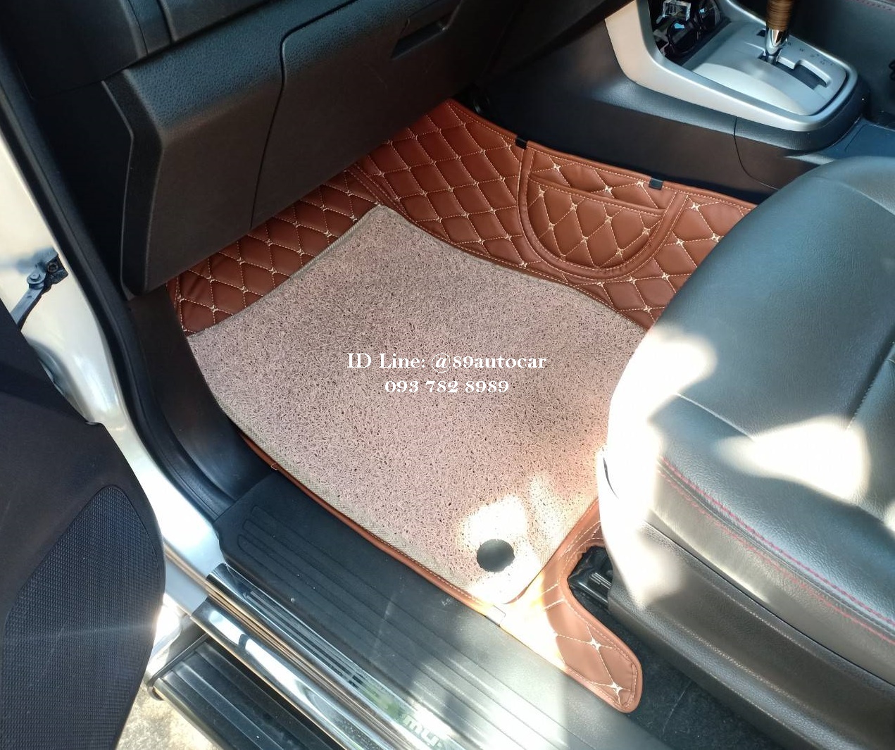พรมรถยนต์ 7D Isuzu Mu-X 2020 ปูพรม7D สีน้ำตาลเข้ม + ไวนิลสีครีม
