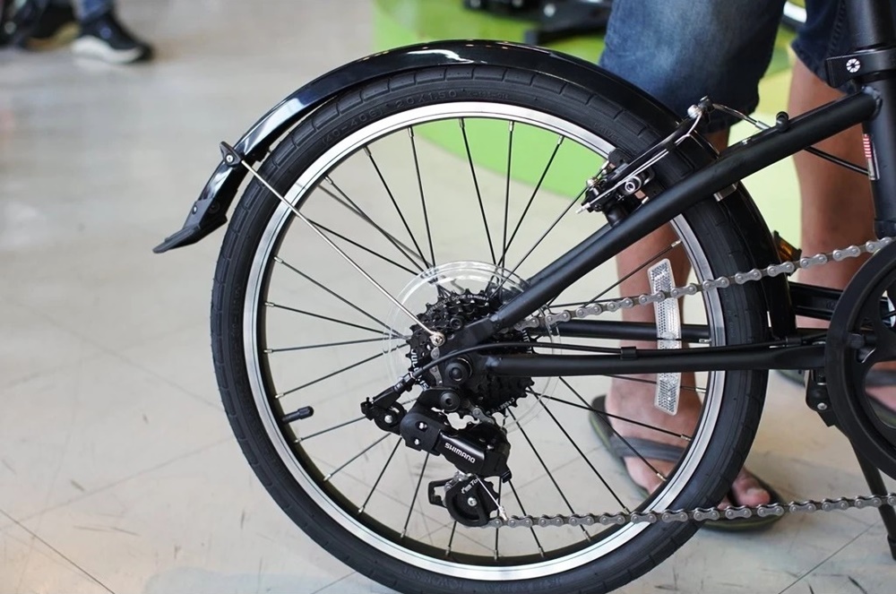 บังโคลนจักรยาน DAHON Fender set 16", 20" V-Brake, 20" Disc Brake ผลิตจากพลาสติก PP มีให้เลือก สำหรับล้อ 16", 20" วีเบรก และ 20" ดิสเบรก.