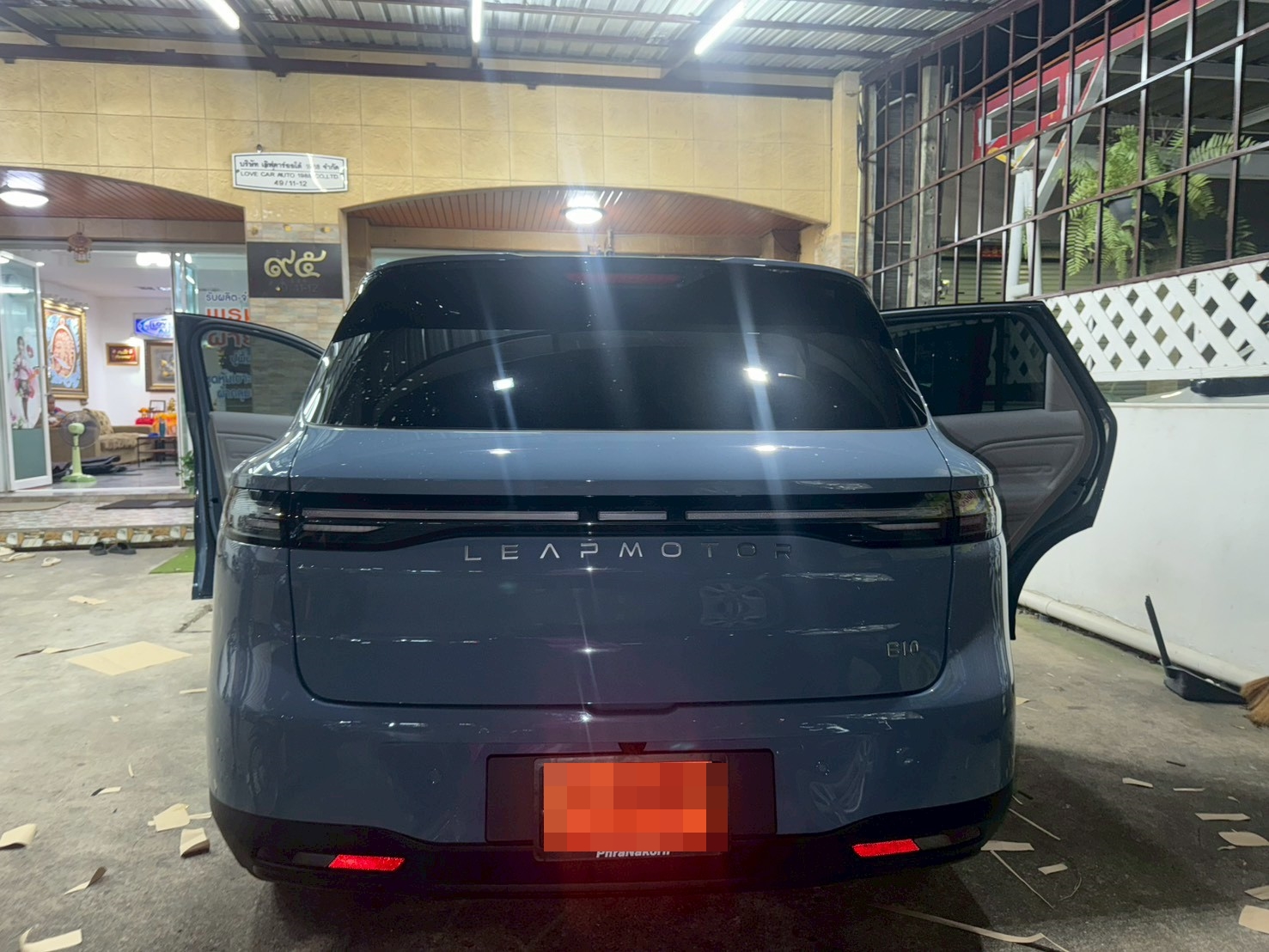 พรมรถยนต์ Leapmotor B10 ปูพรมVVIP สีดำด้ายทอง เต็มคัน 6 ชิ้น