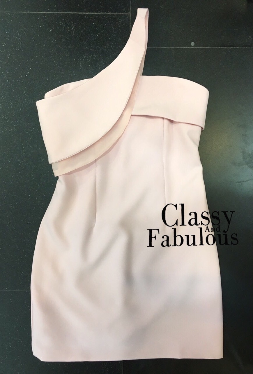 พร้อมเช่า เดรสออกงาน สีเทา คล้องคอไขว้ไหล่ สวย เก๋