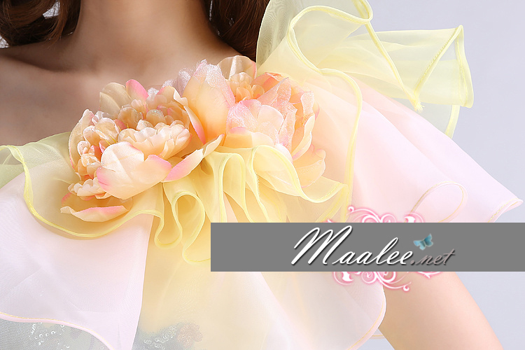 พร้อมเช่า ชุดแฟนซี ชุดราตรียาว สีเหลืองอ่อน ไหล่เฉียง แต่งระบายผ้าแก้ว และดอก Peony