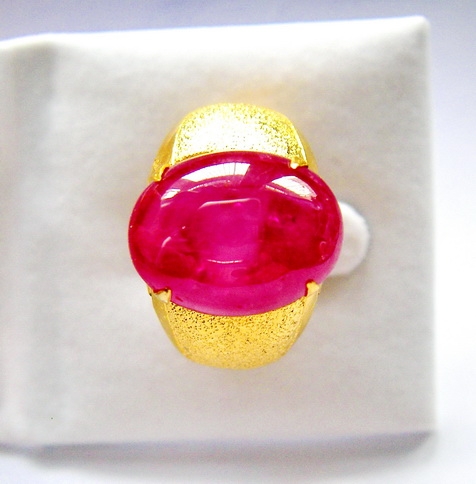 ทับทิมพม่า Ruby Star Burma Star คมชัด 6 ขา เนื้อแก้ว สีแดงสด เลือดนกพิราบ ติดลายใน กิมบ่เซี่ยง ขนาด 14.22x10.97x5.44 mm. นน.8.40ct.