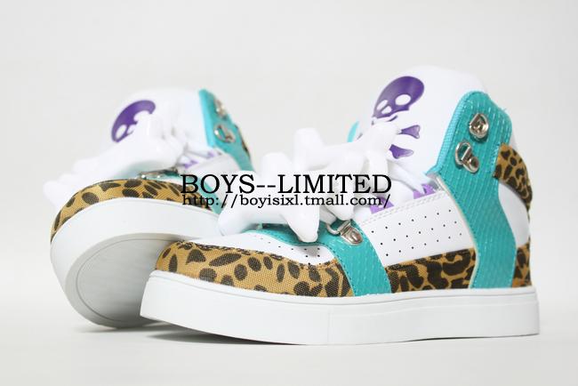 [พร้อมส่ง] รองเท้าผ้าใบติดกระดูก