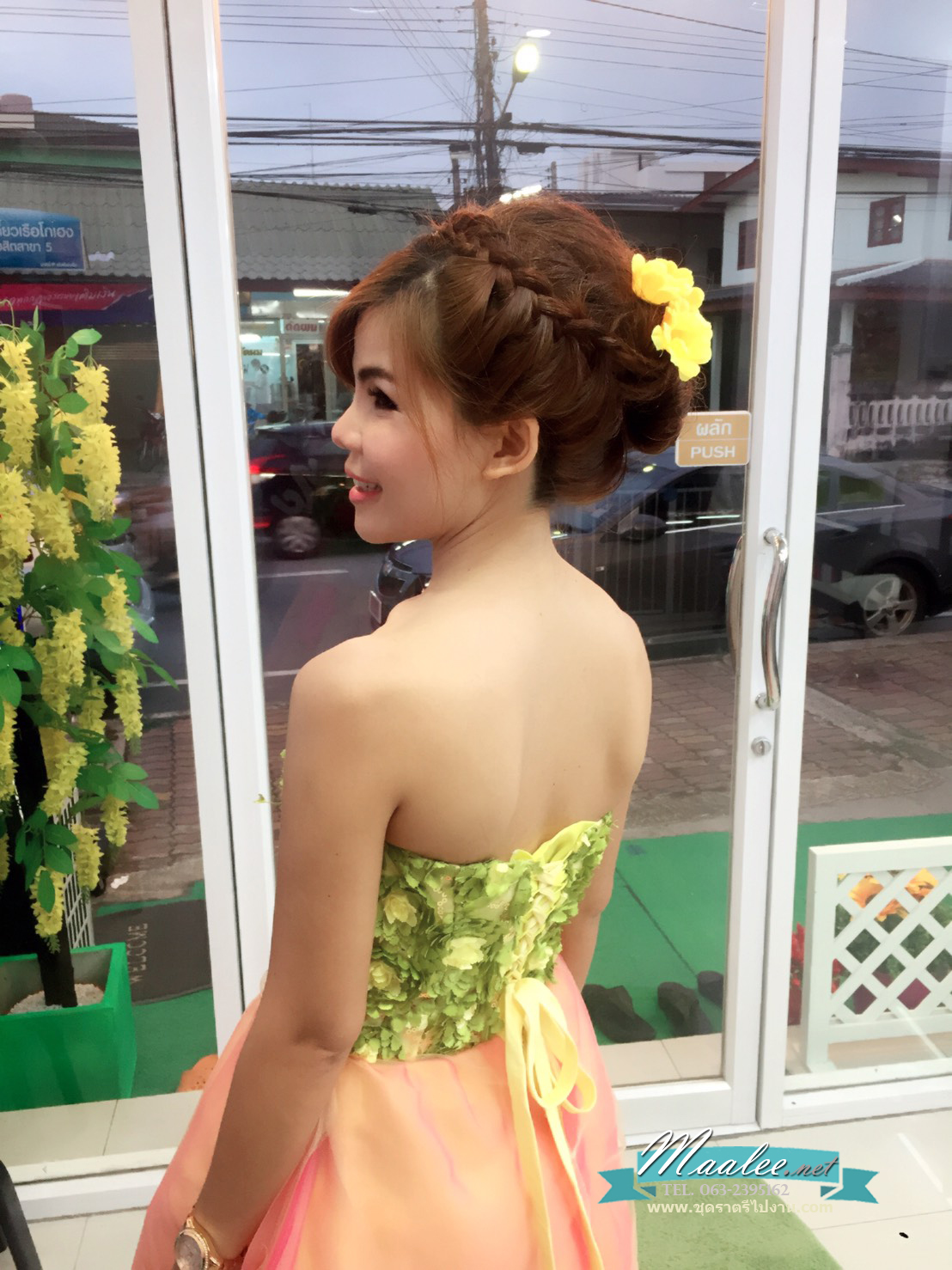 พร้อมเช่า ชุดแฟนซี ชุดราตรี เกาะอก สีส้ม แต่งลูกไม้ 3D สีเขียว (เชือกผูกหลัง)