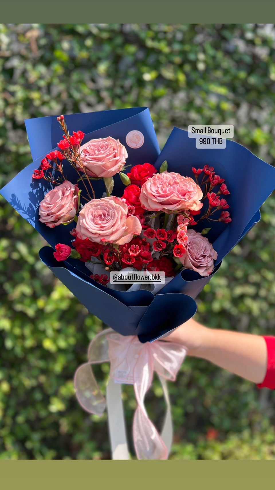 Flower Bouquet Spray Rose โทน ชมพู-แดง ช่อ 5 ดอก พร้อมตกแต่ง สามารถเปลี่ยนสีได้
