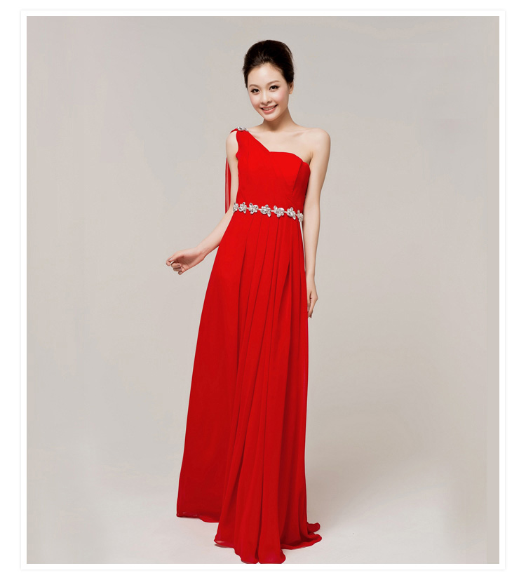 พร้อมส่ง ชุดราตรียาว ไหล่เดียว สีแดง จับเตรปสไตล์กรีก คาดคริสตัลช่วงเอว