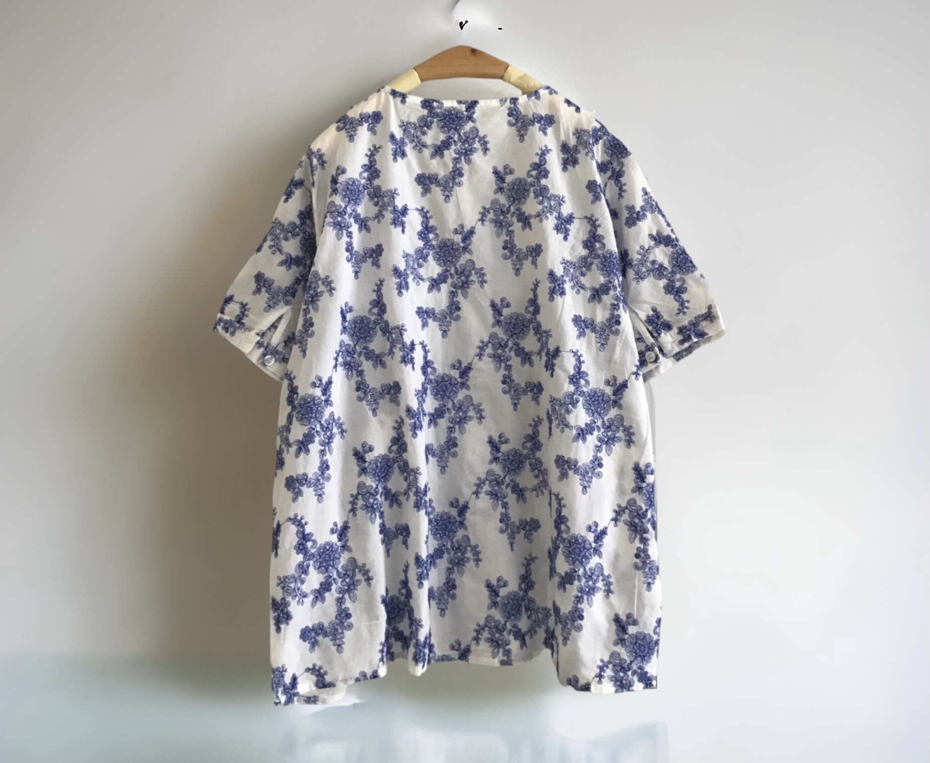 เสื้อผ้าฝ้ายลายปักแต่งลูกไม้