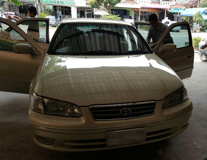 พรมไวนิลปูพื้นรถยนต์ Toyota Camry 2000 ไม้บรรทัด สีครีมขอบครีม